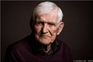 200302-0005goldblack